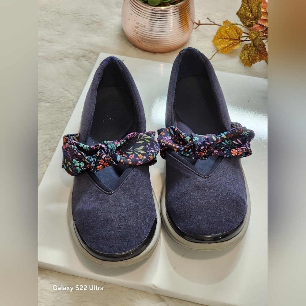 Bzees Women's Navy Floral Slip-On Shoes